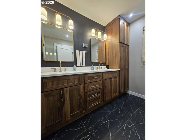 $675,000 | 230 Hogans Alley, Dufur, OR 97021