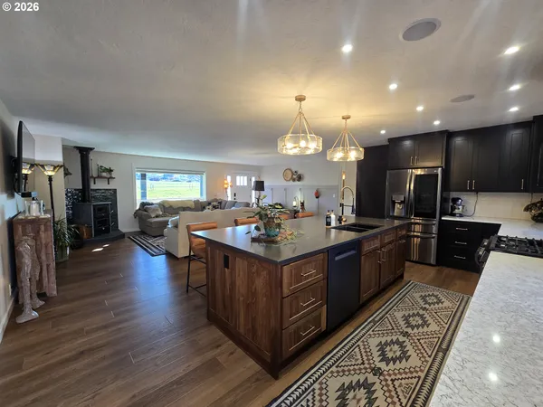 $675,000 | 230 Hogans Alley, Dufur, OR 97021