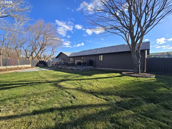 $675,000 | 230 Hogans Alley, Dufur, OR 97021