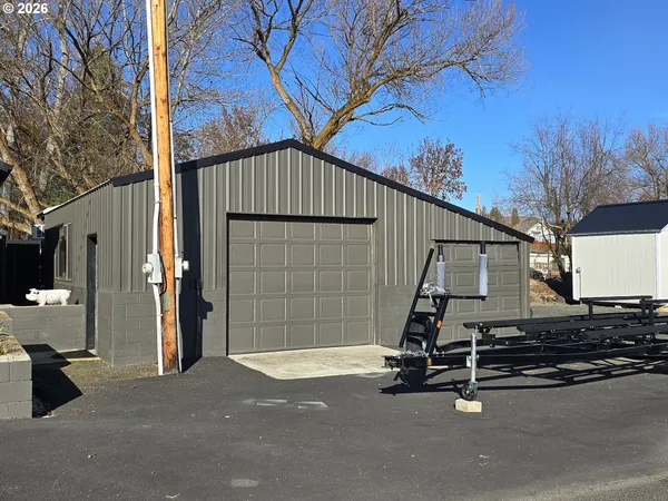 $675,000 | 230 Hogans Alley, Dufur, OR 97021