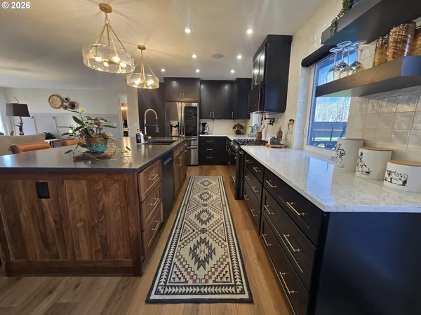 $675,000 | 230 Hogans Alley, Dufur, OR 97021