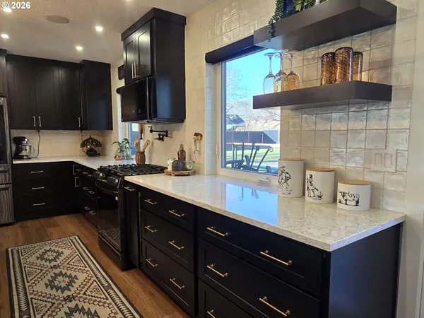 $675,000 | 230 Hogans Alley, Dufur, OR 97021