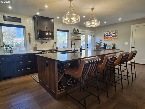 $675,000 | 230 Hogans Alley, Dufur, OR 97021