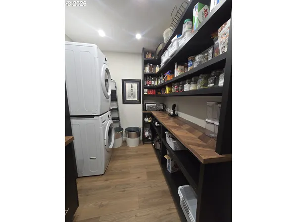 $675,000 | 230 Hogans Alley, Dufur, OR 97021