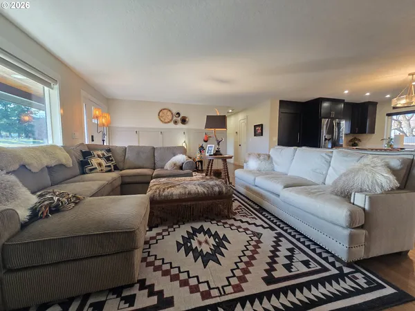 $675,000 | 230 Hogans Alley, Dufur, OR 97021
