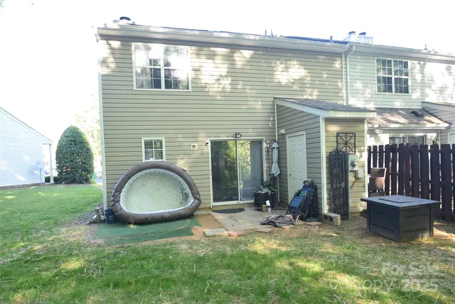 a view of a house with backyard and porch