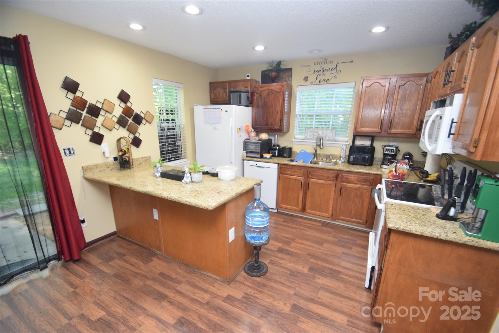 11130 Whitlock Crossing Court Charlotte, NC 28273 - Photo 7 of 27 a kitchen with stainless steel appliances granite countertop a sink stove and refrigerator