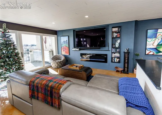 $310,000 | 411 Lakewood Circle, Unit C706, Colorado Springs, CO 80910