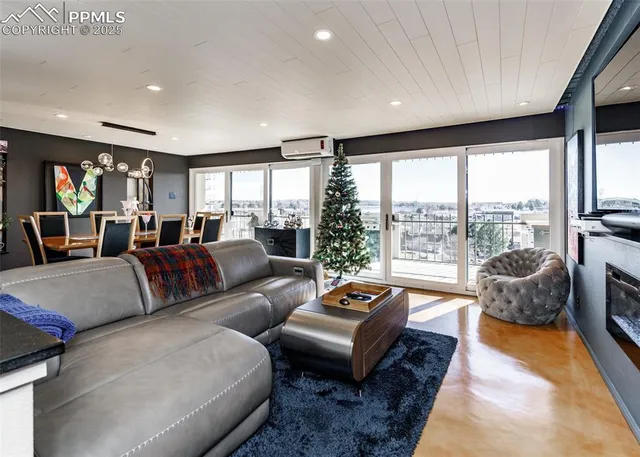 $310,000 | 411 Lakewood Circle, Unit C706, Colorado Springs, CO 80910