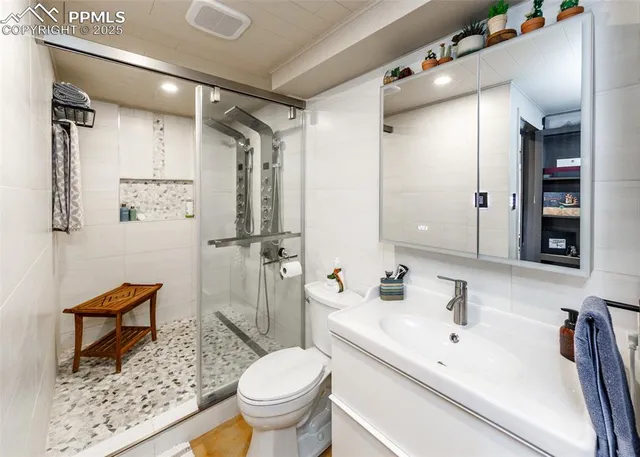 $310,000 | 411 Lakewood Circle, Unit C706, Colorado Springs, CO 80910