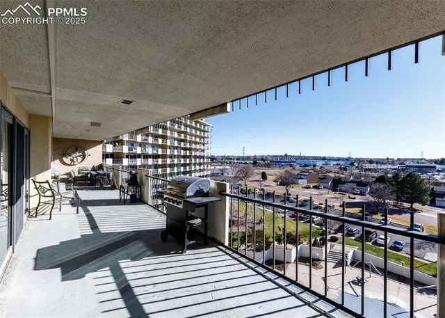 $310,000 | 411 Lakewood Circle, Unit C706, Colorado Springs, CO 80910