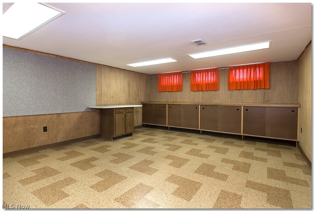 1010 Hanley Road Cleveland, OH 44124 - Photo 19 of 25