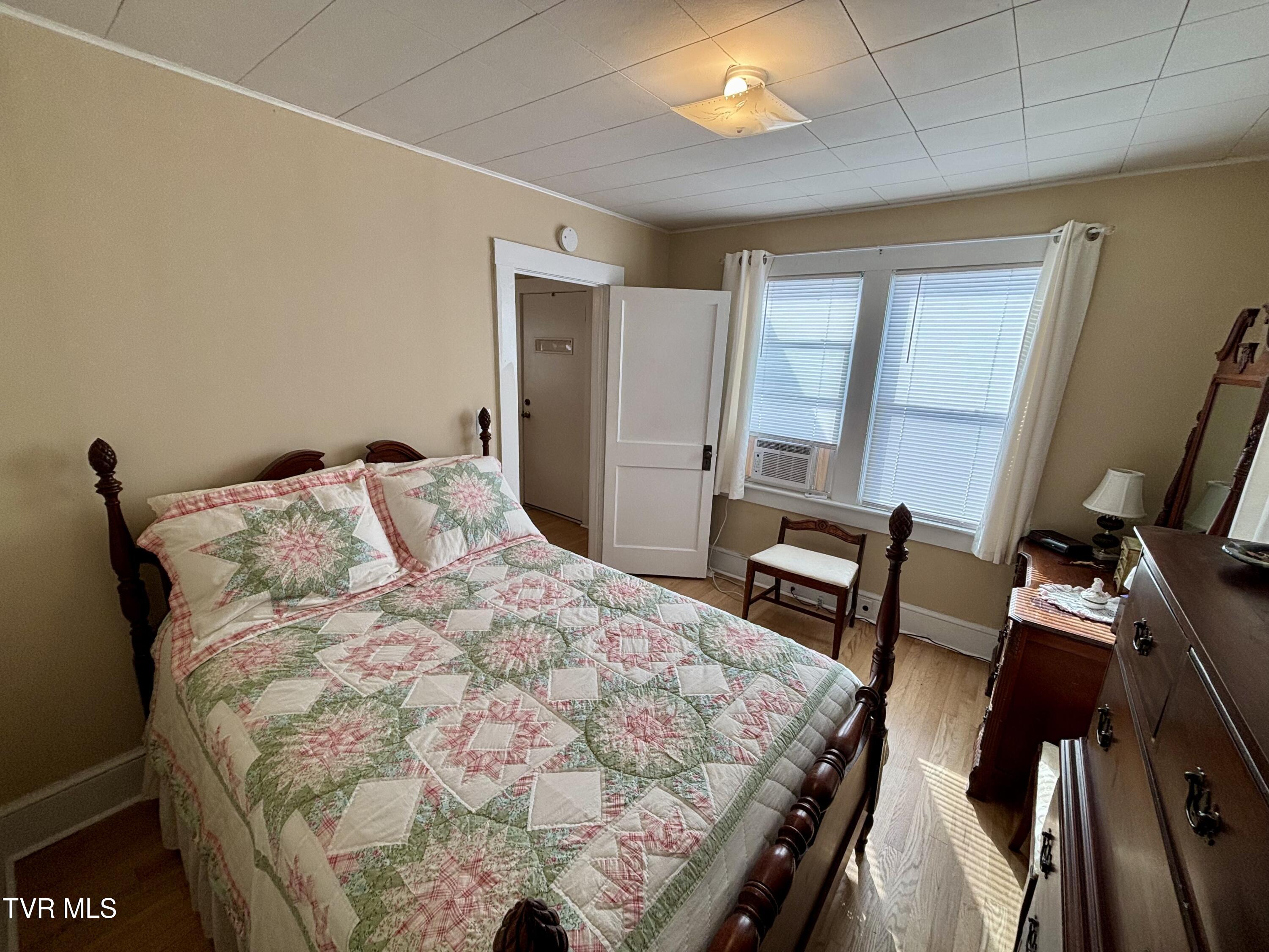 313 School Street Erwin, TN 37650 - Photo 12 of 21 IMG_6504