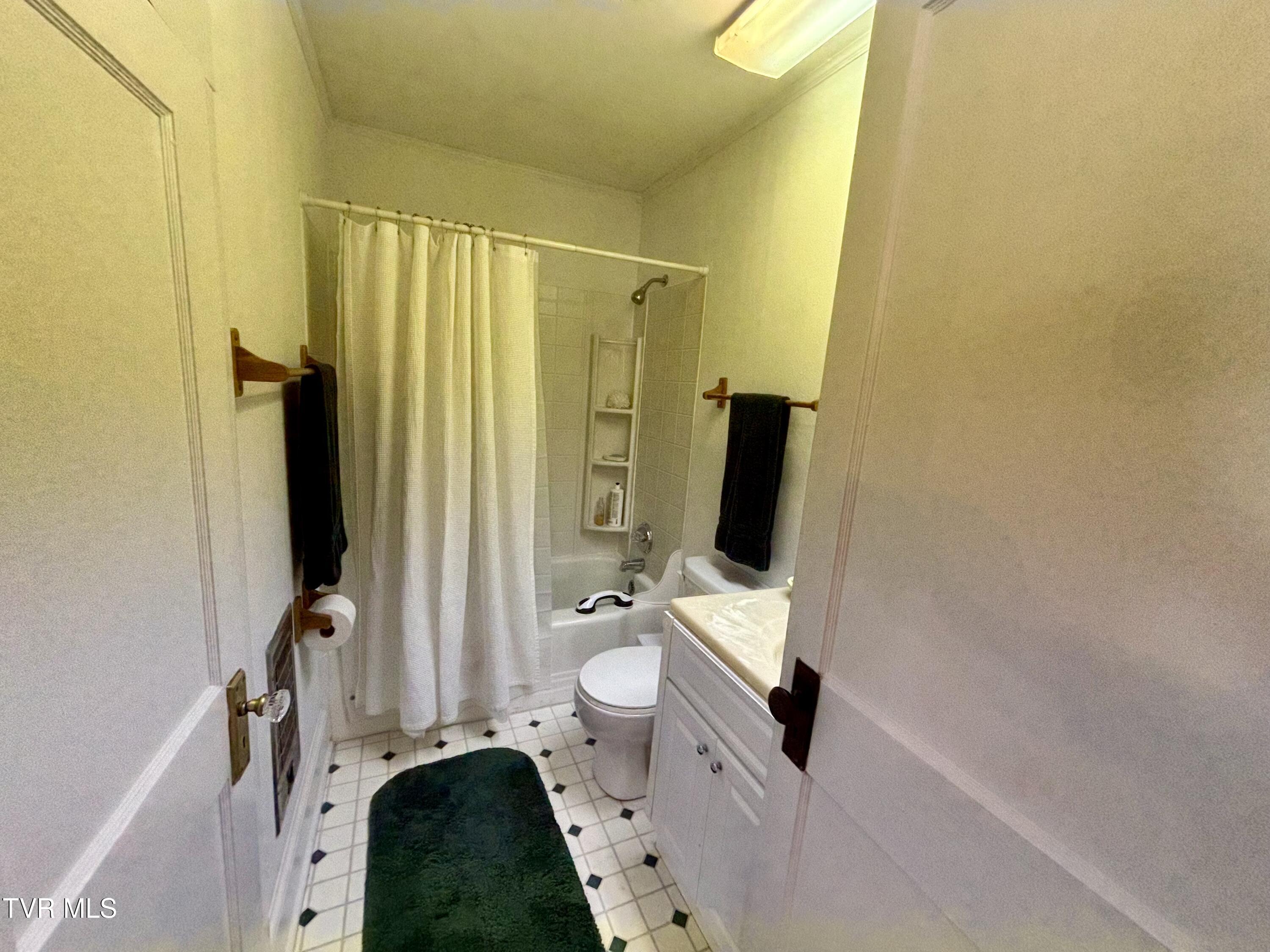 313 School Street Erwin, TN 37650 - Photo 13 of 21 IMG_6505