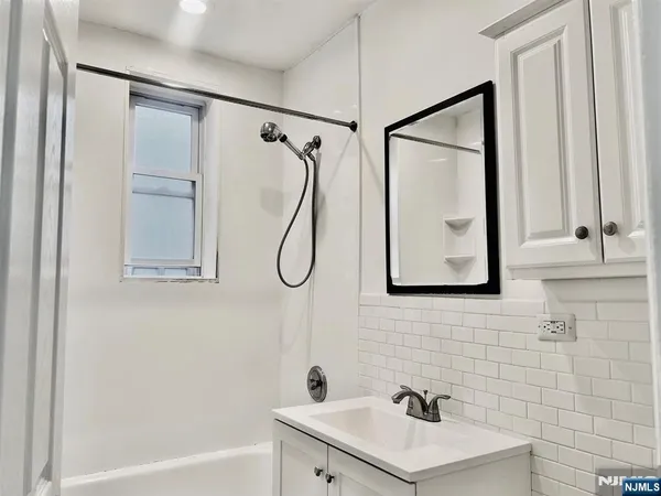 $2,000 | 6045 Blvd, Unit 7E, West New York, NJ 07093