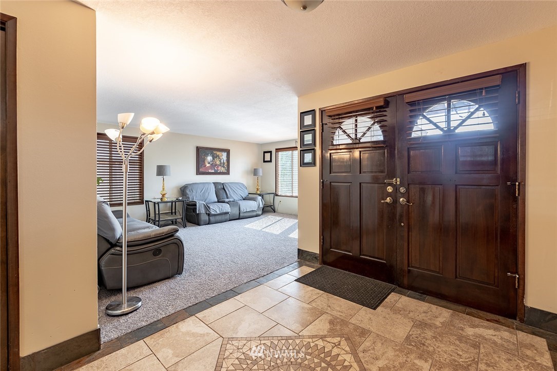 130 Villa Road Kelso, WA 98626 - Photo 2 of 28 Gallery Image 2
