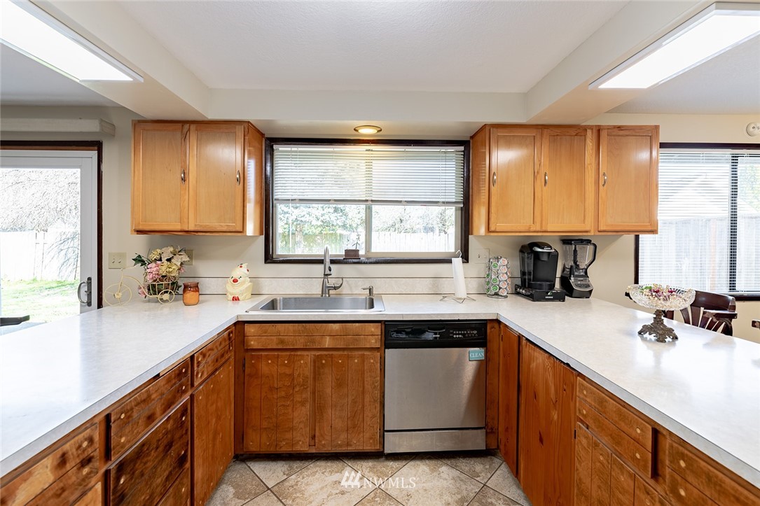 130 Villa Road Kelso, WA 98626 - Photo 7 of 28 Gallery Image 7