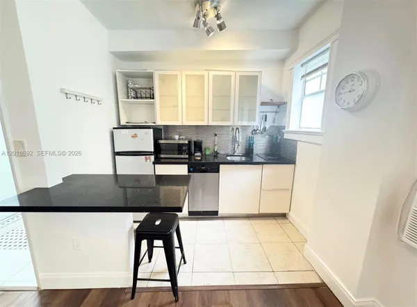 $1,800 | 1611 Michigan Avenue, Unit 4, Miami Beach, FL 33139