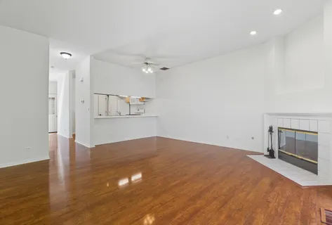 $2,450 | 519 Woodcrest Drive, Mundelein, IL 60060