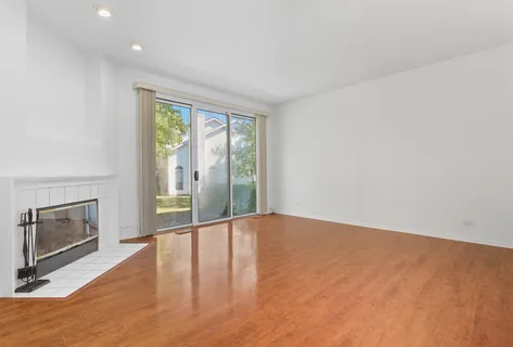 $2,450 | 519 Woodcrest Drive, Mundelein, IL 60060