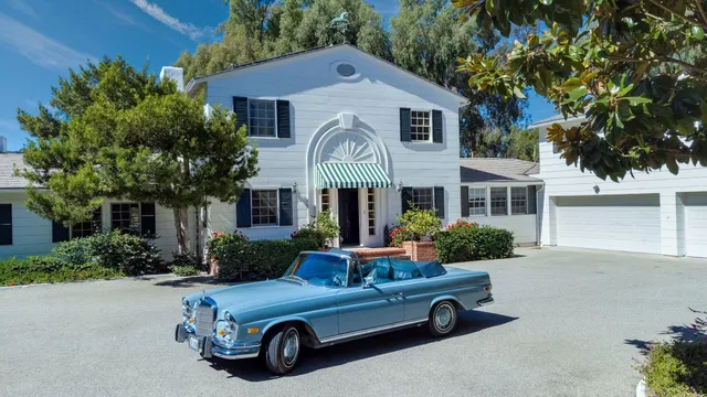 a house view with a outdoor space