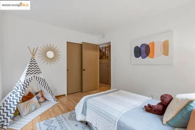 a view of an entrance to house