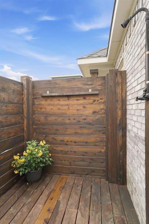 10210 Finch Road Sanger, TX 76266 - Photo 33 of 39 Outdoor shower
