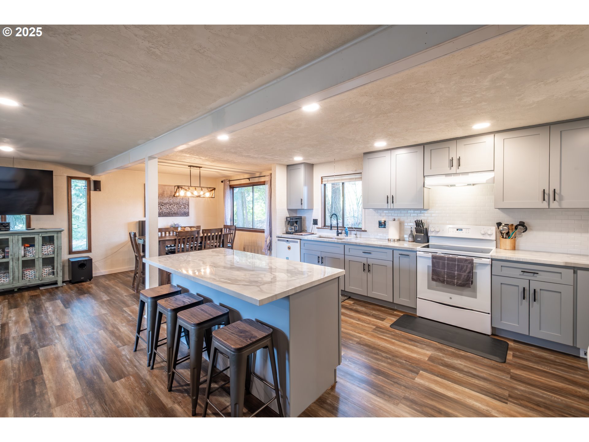 30528 Ty Valley Road Lebanon, OR 97355 - Photo 11 of 38 Gallery Image 11