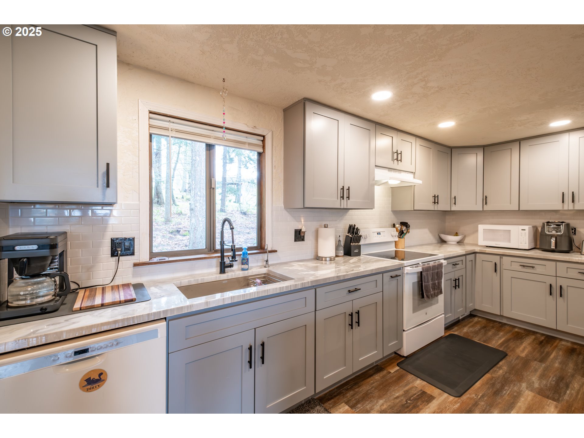 30528 Ty Valley Road Lebanon, OR 97355 - Photo 10 of 38 Gallery Image 10