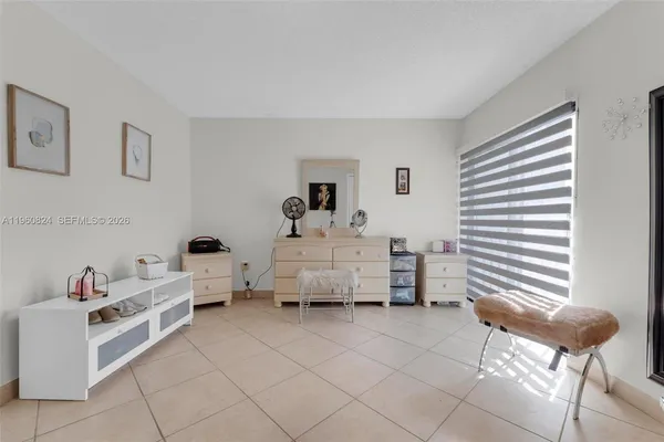 $3,250 | 6502 Kendale Lakes Drive, Unit 207, Miami, FL 33183