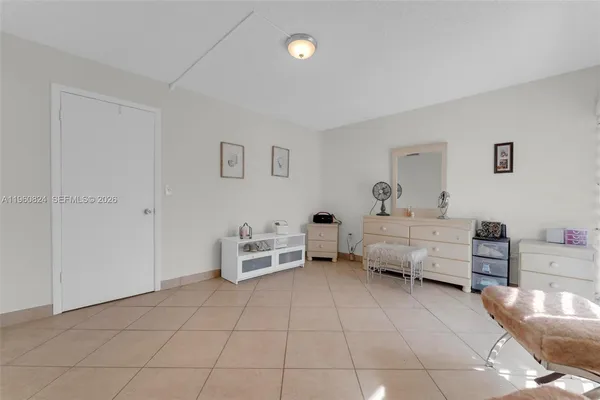 $3,250 | 6502 Kendale Lakes Drive, Unit 207, Miami, FL 33183