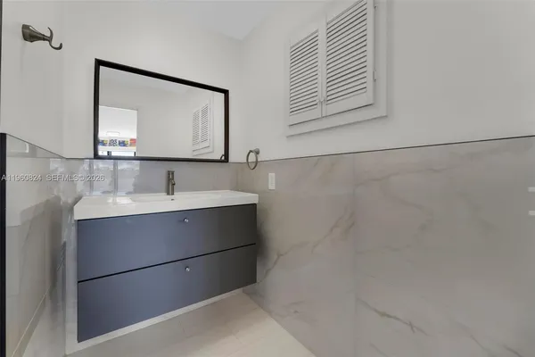 $3,250 | 6502 Kendale Lakes Drive, Unit 207, Miami, FL 33183