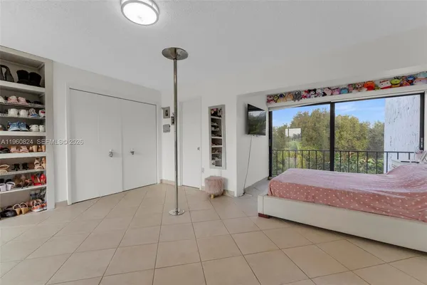 $3,250 | 6502 Kendale Lakes Drive, Unit 207, Miami, FL 33183