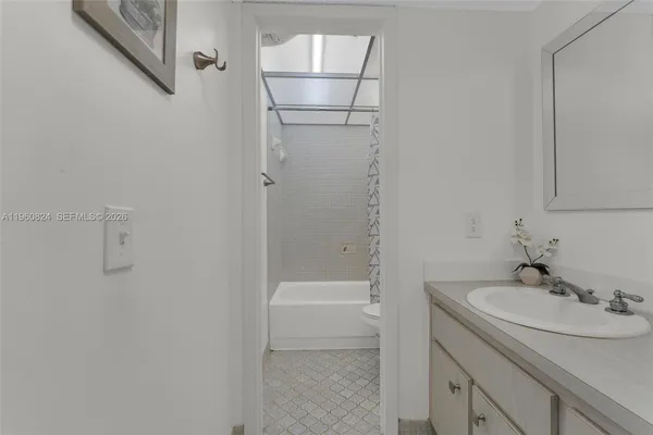 $3,250 | 6502 Kendale Lakes Drive, Unit 207, Miami, FL 33183