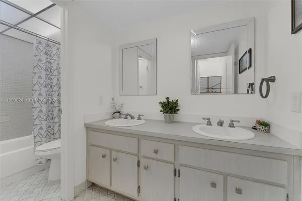 $3,250 | 6502 Kendale Lakes Drive, Unit 207, Miami, FL 33183