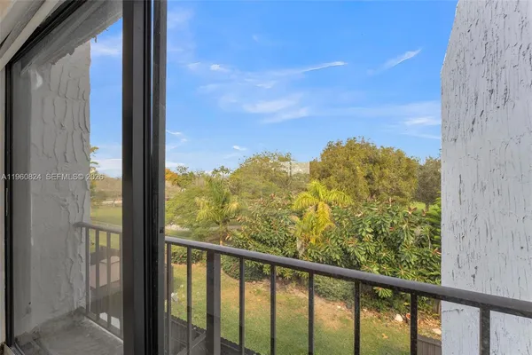 $3,250 | 6502 Kendale Lakes Drive, Unit 207, Miami, FL 33183