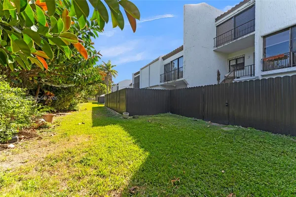 $3,250 | 6502 Kendale Lakes Drive, Unit 207, Miami, FL 33183