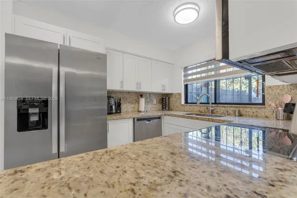 $3,250 | 6502 Kendale Lakes Drive, Unit 207, Miami, FL 33183