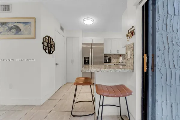 $3,250 | 6502 Kendale Lakes Drive, Unit 207, Miami, FL 33183