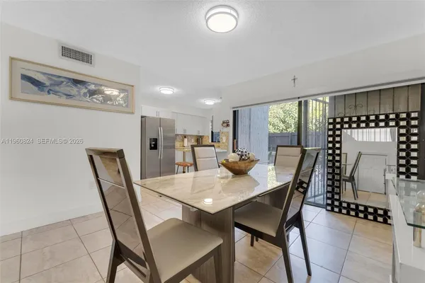 $3,250 | 6502 Kendale Lakes Drive, Unit 207, Miami, FL 33183