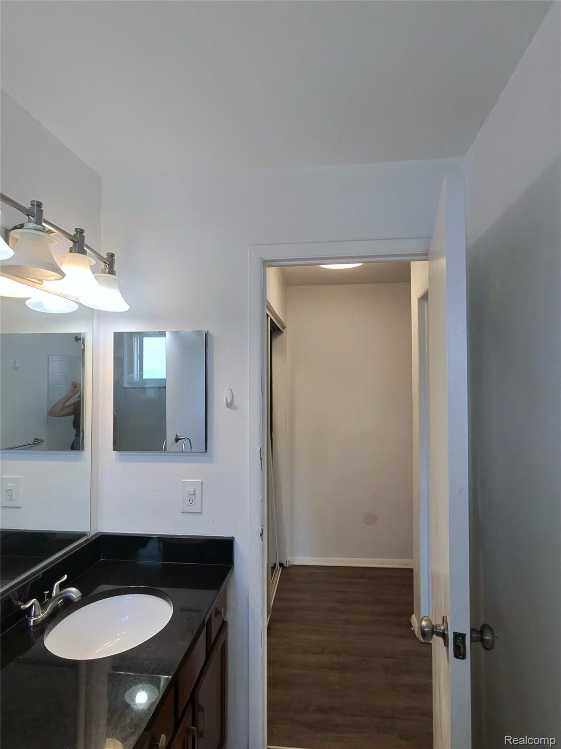 25301 Five Mile Road, Unit 130 Redford, MI 48239 - Photo 9 of 15 Bathroom