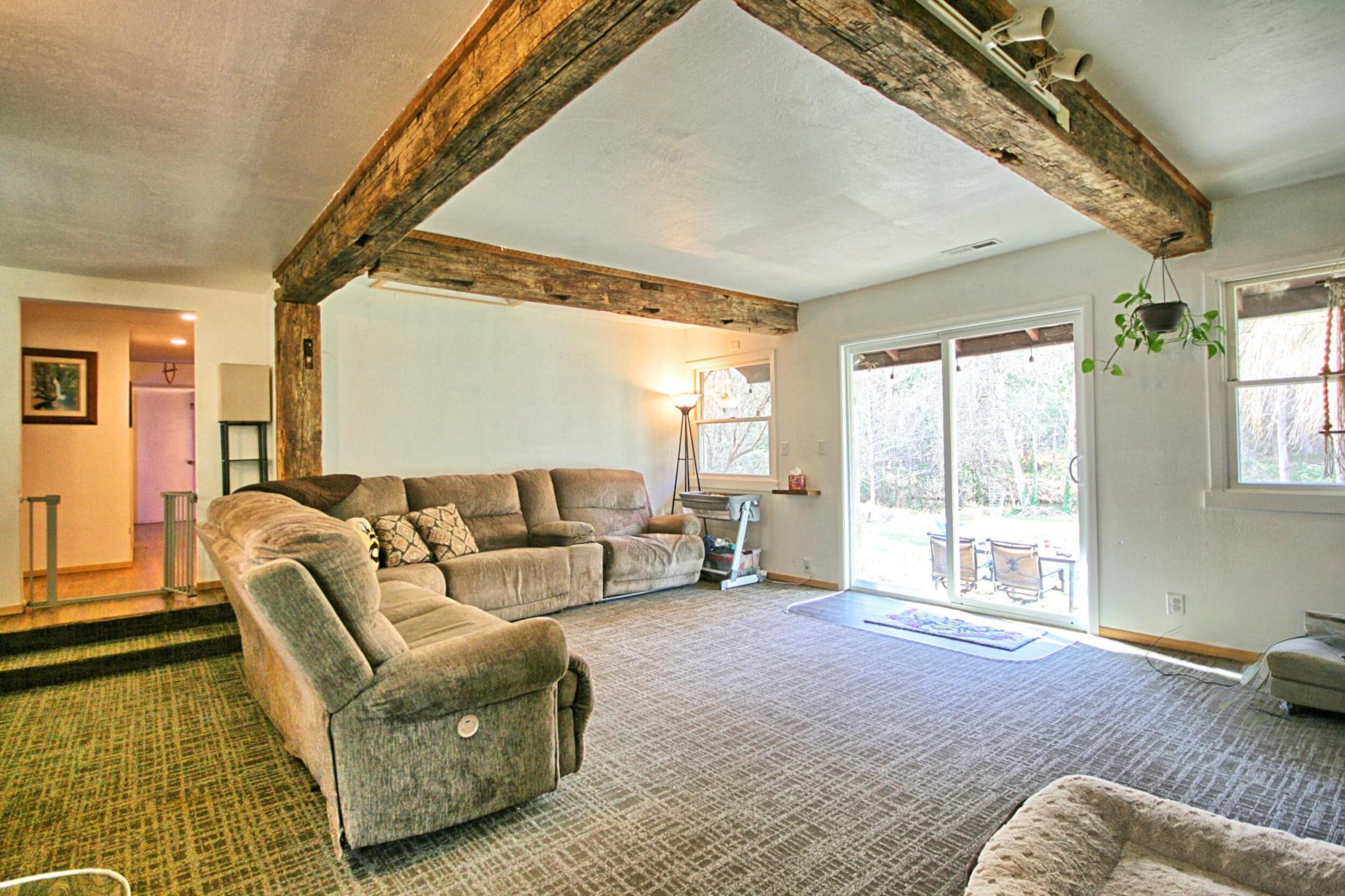 3356 Little Applegate Road Jacksonville, OR 97530 - Photo 15 of 64 family room