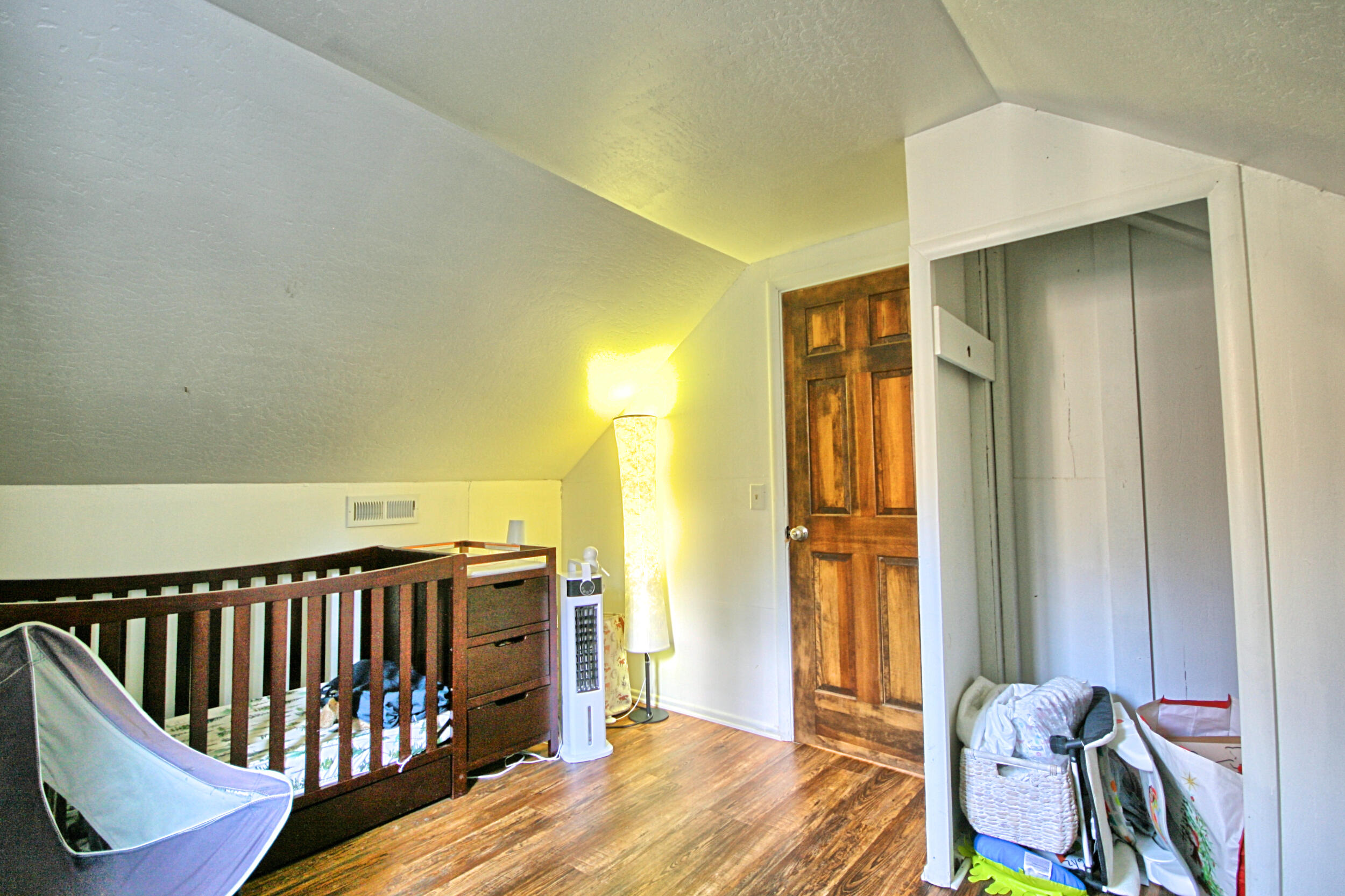 3356 Little Applegate Road Jacksonville, OR 97530 - Photo 38 of 64 second upstairs bed