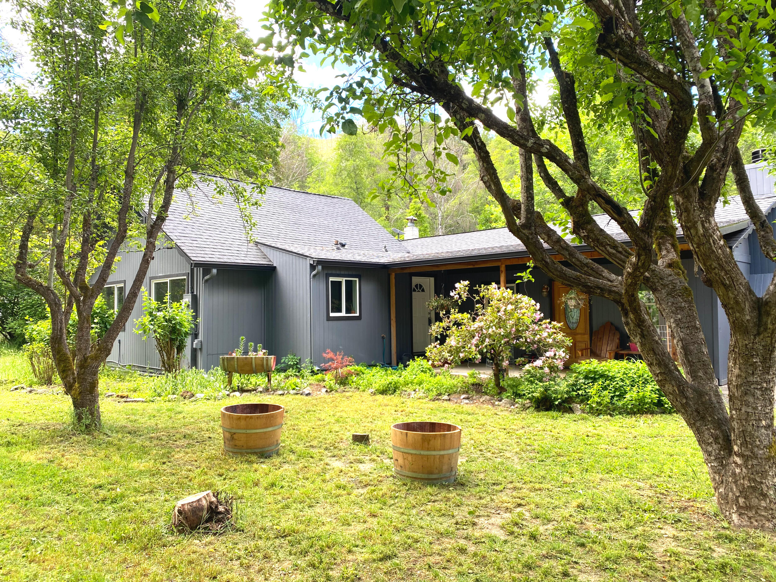 3356 Little Applegate Road Jacksonville, OR 97530 - Photo 5 of 64 Country Home