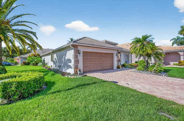 a view of a back yard of the house