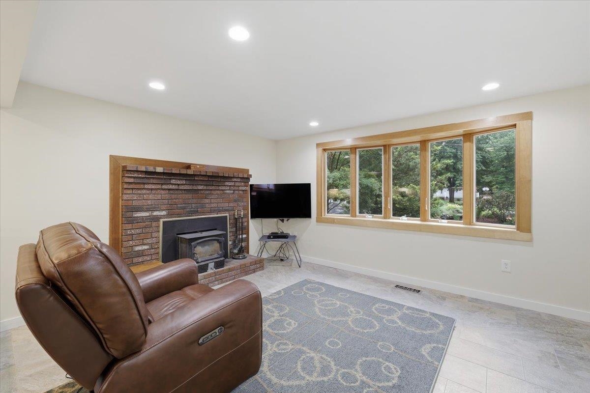 16 Lakeview Way Auburn, NH 03032 - Photo 9 of 45