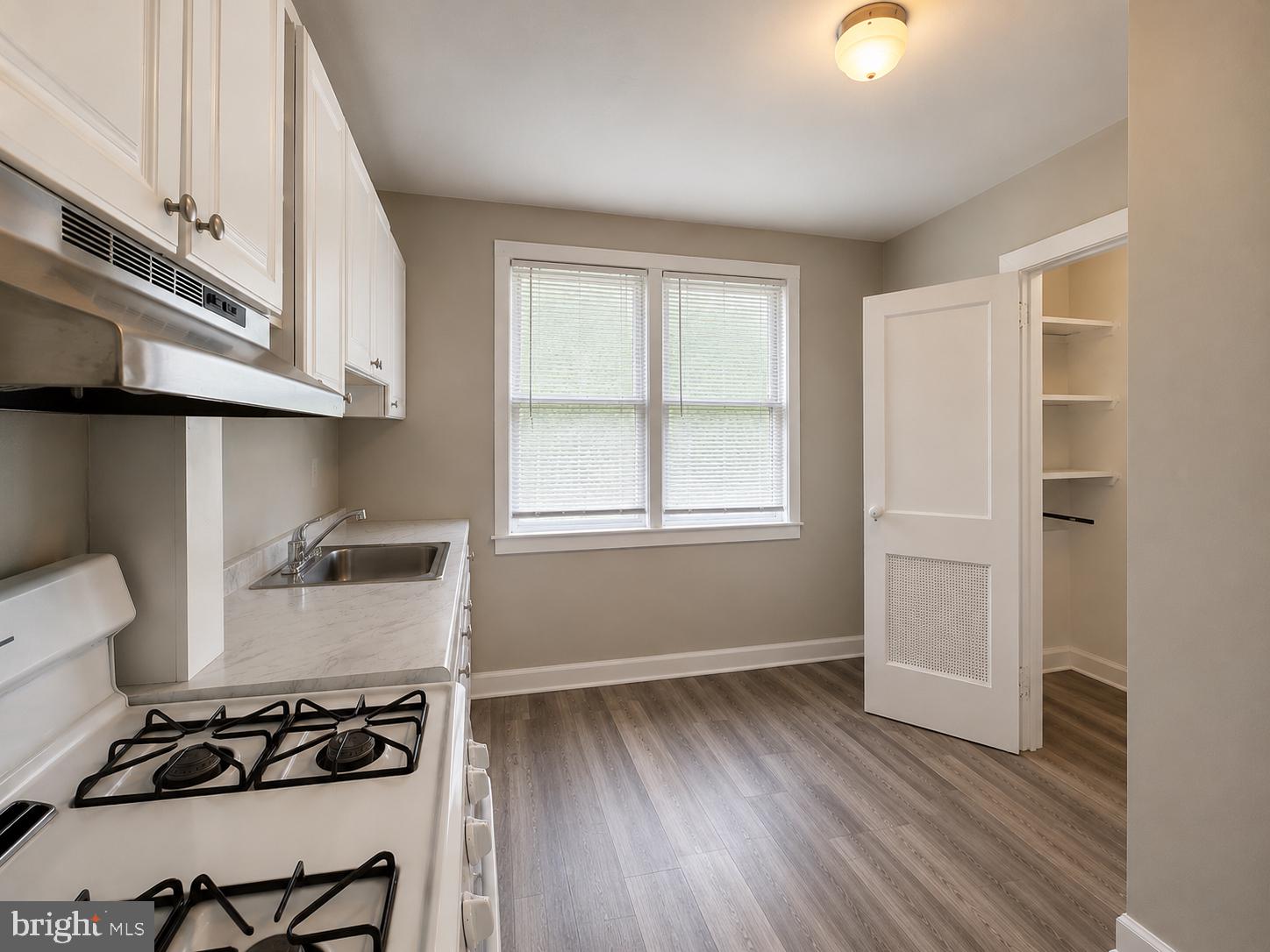 410 Austin Court Wallingford, PA 19086 - Photo 6 of 16 Bright and airy kitchen space.