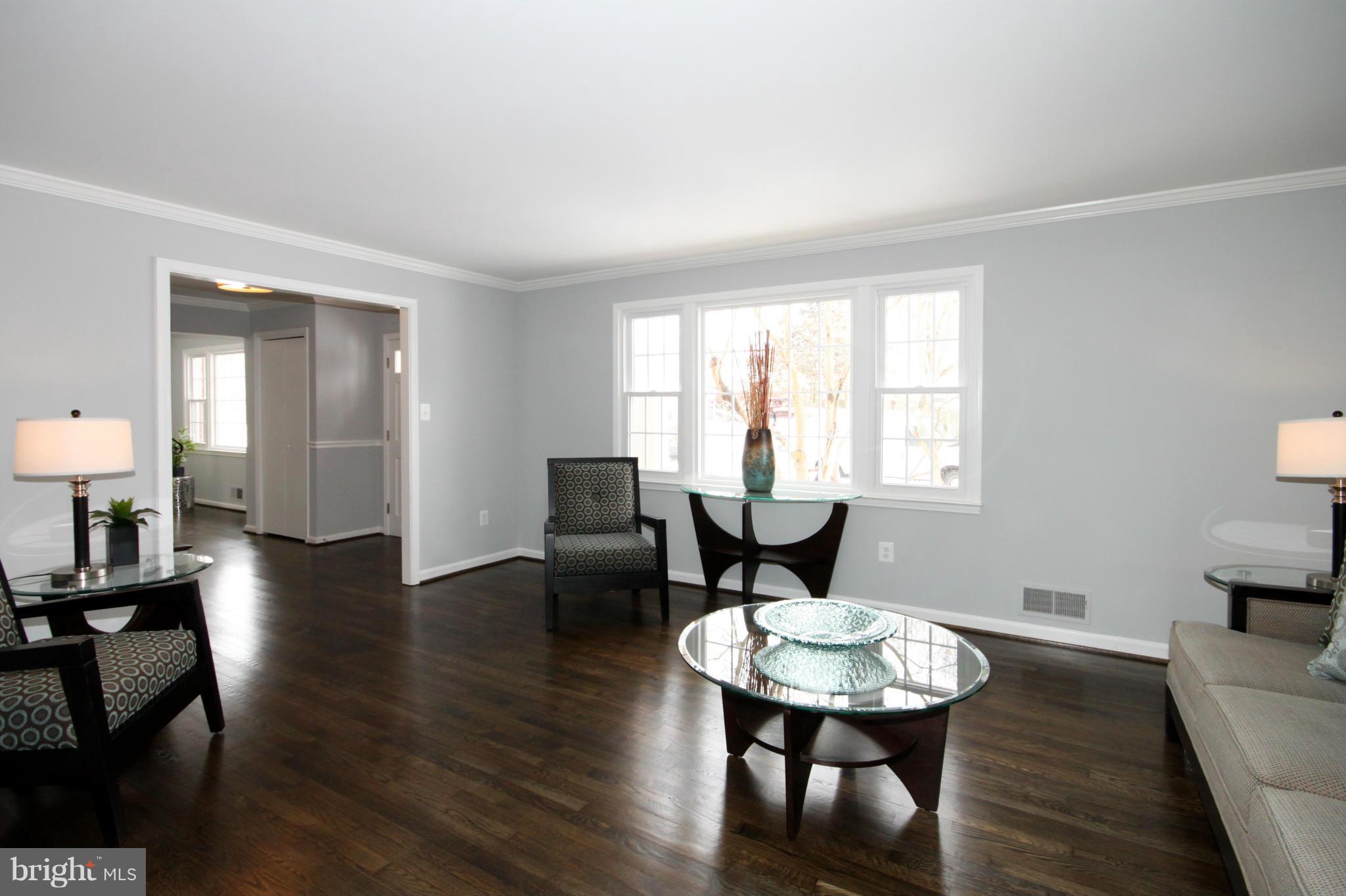 7002 Spaniel Road Springfield, VA 22153 - Photo 4 of 29 Living Room