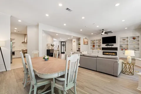 $915,000 | 201 Vanderpool Lane, Unit 137, Houston, TX 77024