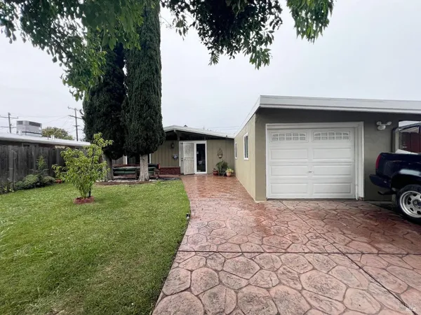 a view of a house with a back yard